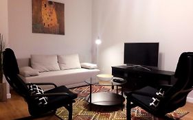 Modern & Quiet In Royal Wilanow With Netflix
